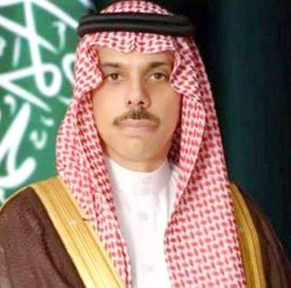 وزير الخارجية يبحث القضايا الإقليمية والدولية مع بريطانيا