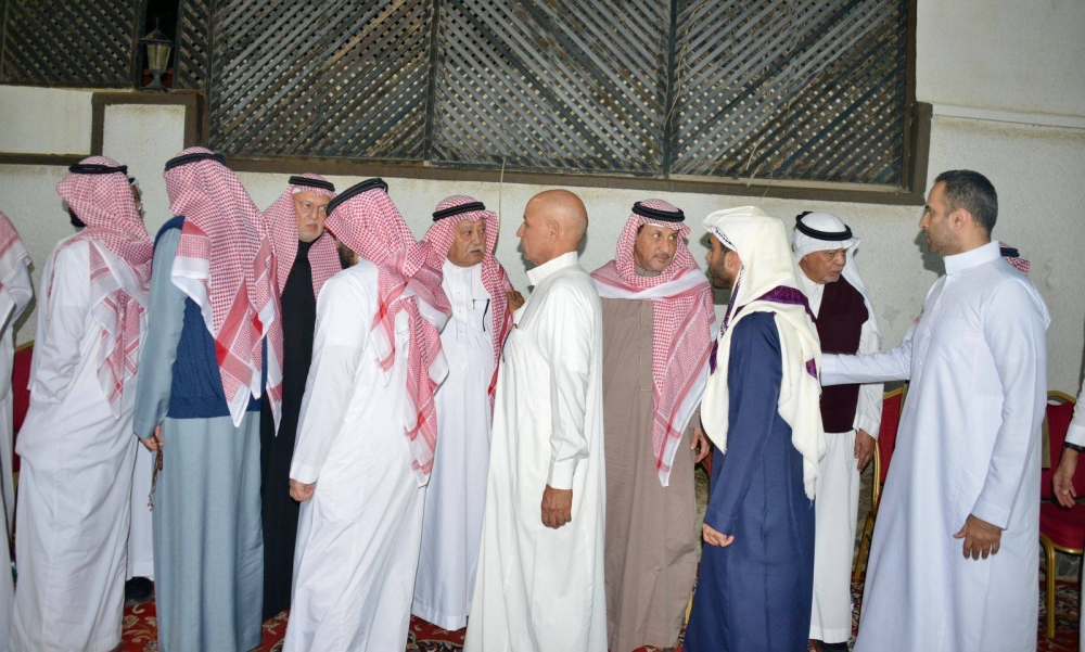 آل يماني يتلقون التعازي في فقيدهم