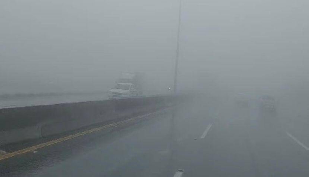 أمطار على سراة عسير.. والضباب يحجب الرؤية على شوارع عروس الجبل