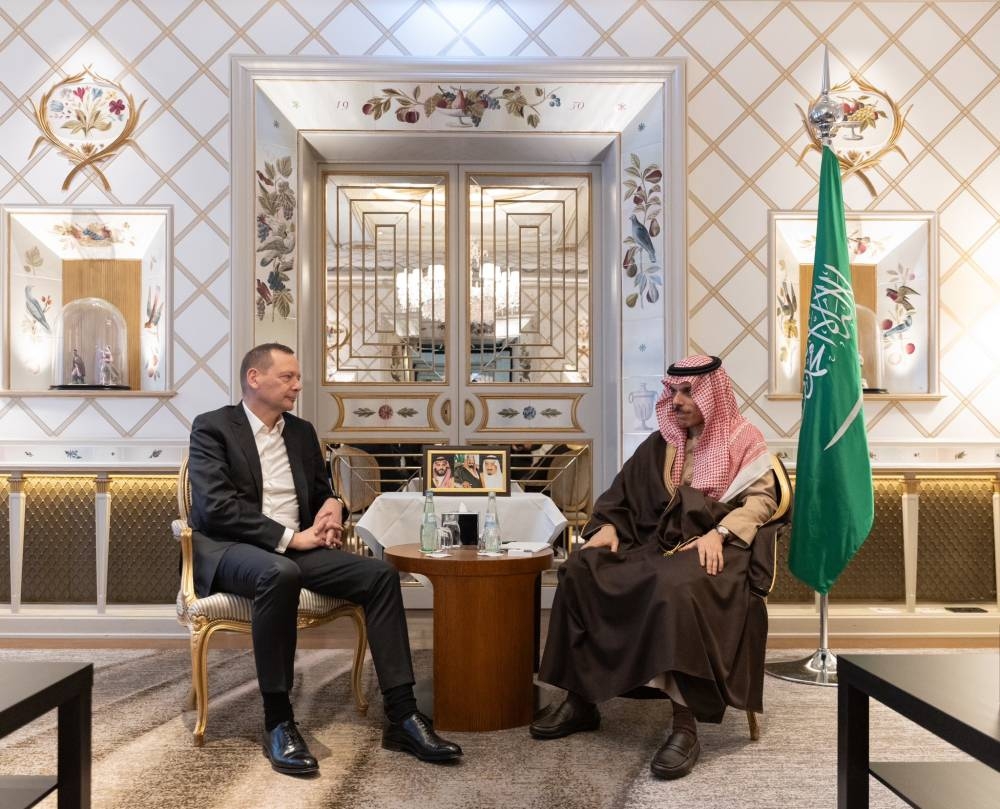 فيصل بن فرحان وإيمانويل بون يستعرضان العلاقات السعودية الفرنسية