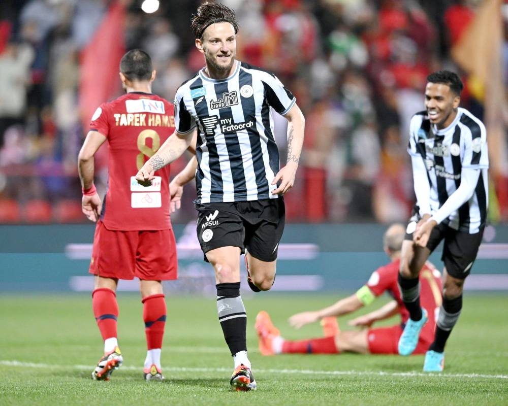 أنصار الشباب يطالبون راكيتيتش بنقاط «الديربي»