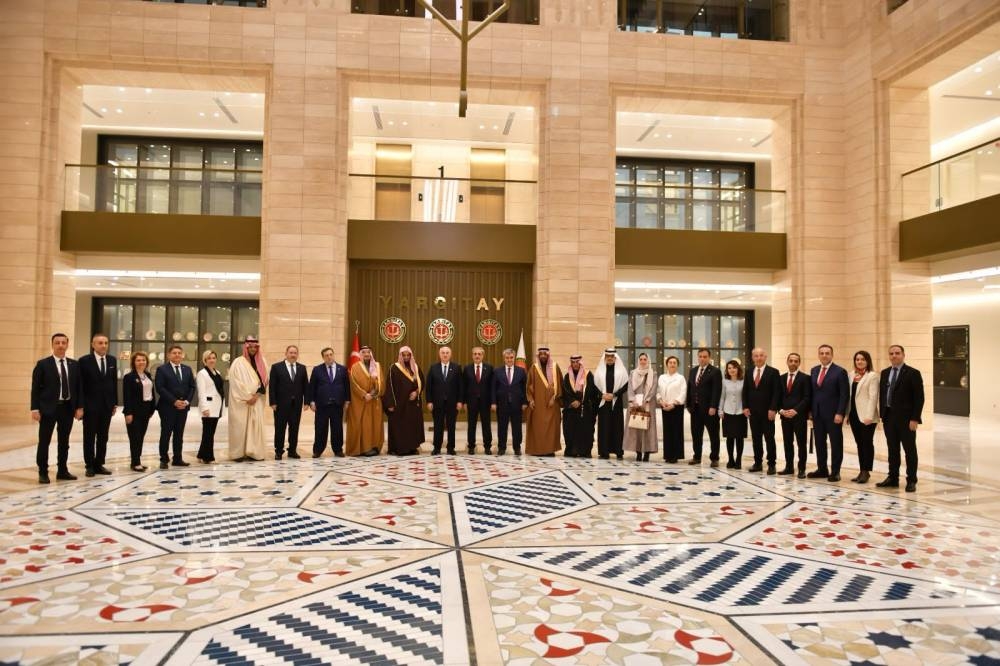 النائب العام يستعرض العلاقات الثنائية مع نظيره التركي في أنقرة