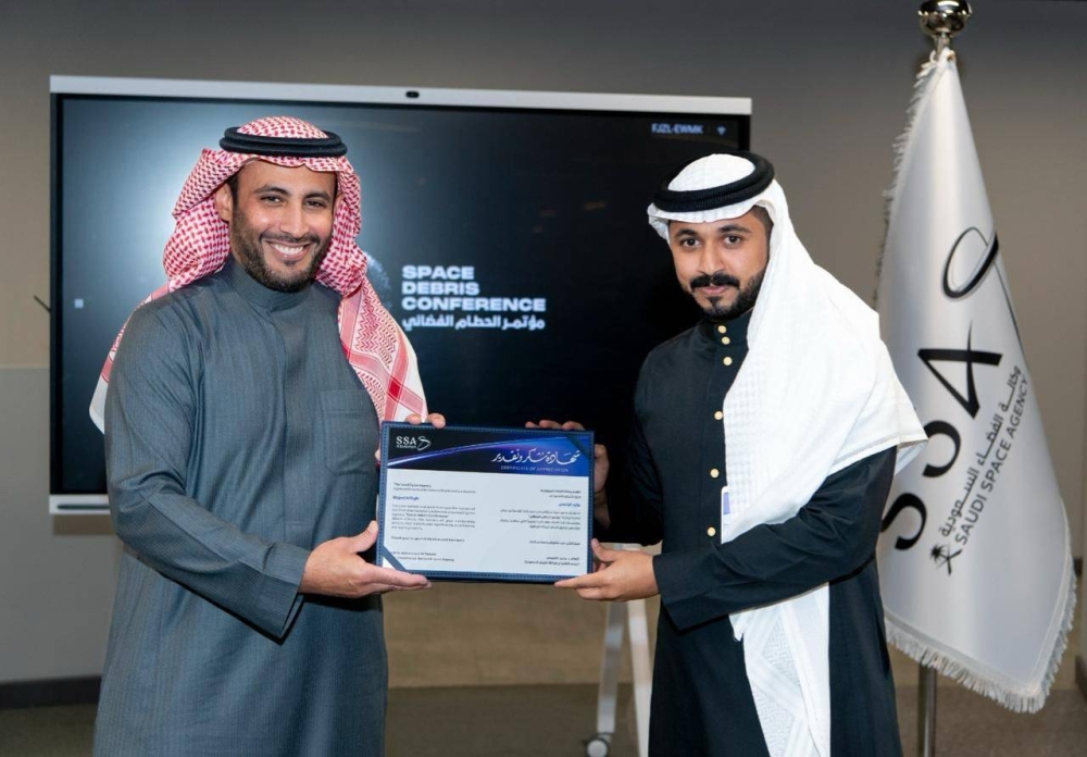 رئيس وكالة الفضاء السعودية يكرّم ماجد الراجحي