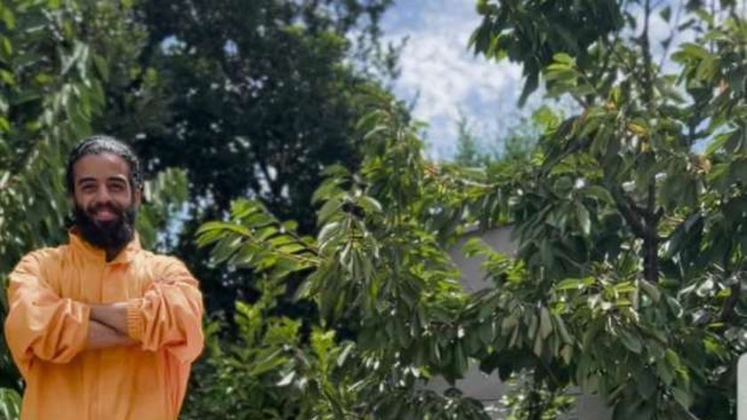 «تحف من بواقي الشجر».. يوميات مصري في غابات «تشيلي»