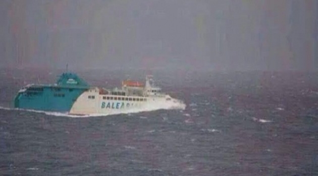 سوء الأحوال الجوية والرياح القوية توقف حركة الملاحة البحرية بين ميناء طنجة المدينة وميناء طريفة