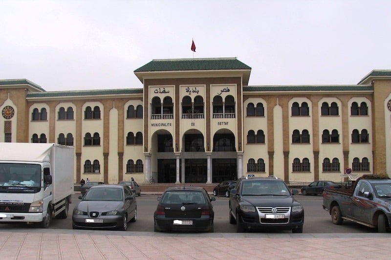 استغلال قاعة يشحن الأجواء في سطات