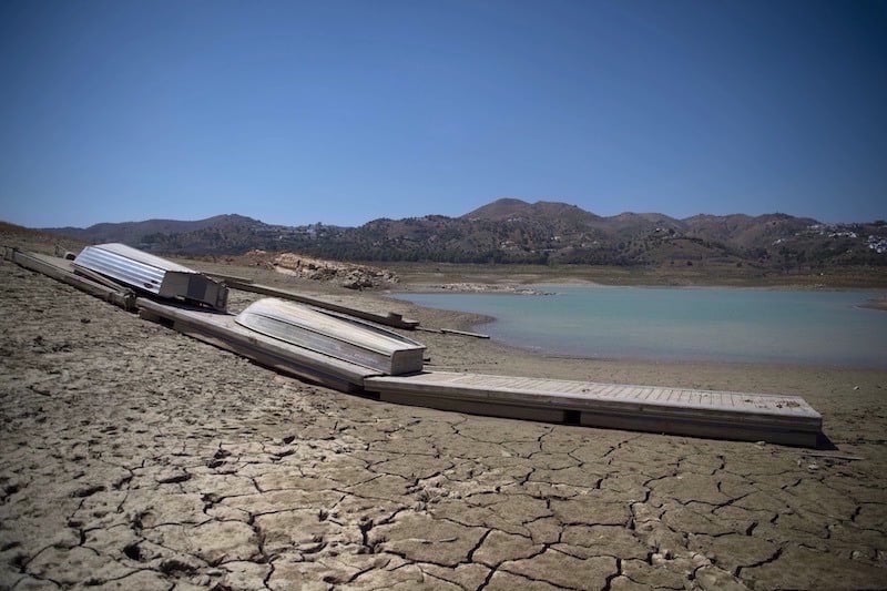 خبير مائي يثير اختلالات بسهول الغرب