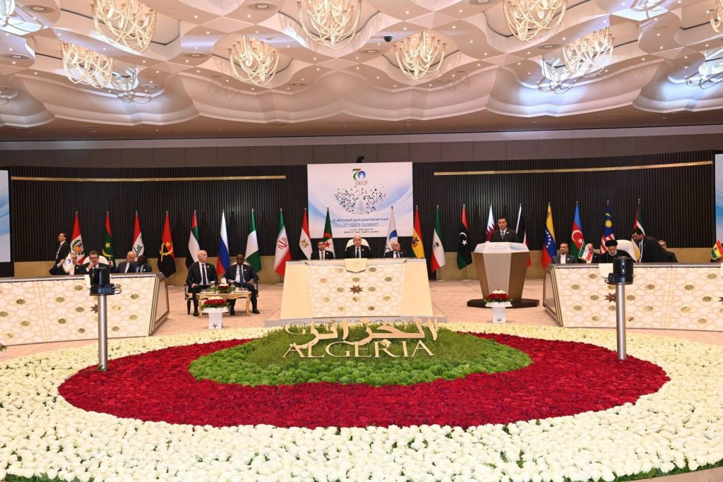 «إعلان الجزائر» يدعو للحوار بين المنتجين والمستهلكين لتعزيز استقرار سوق الغاز