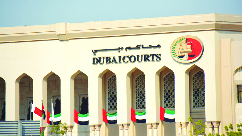 موظف يقاضي رؤساءه في العمل بسبب «بطاقة ائتمانية»