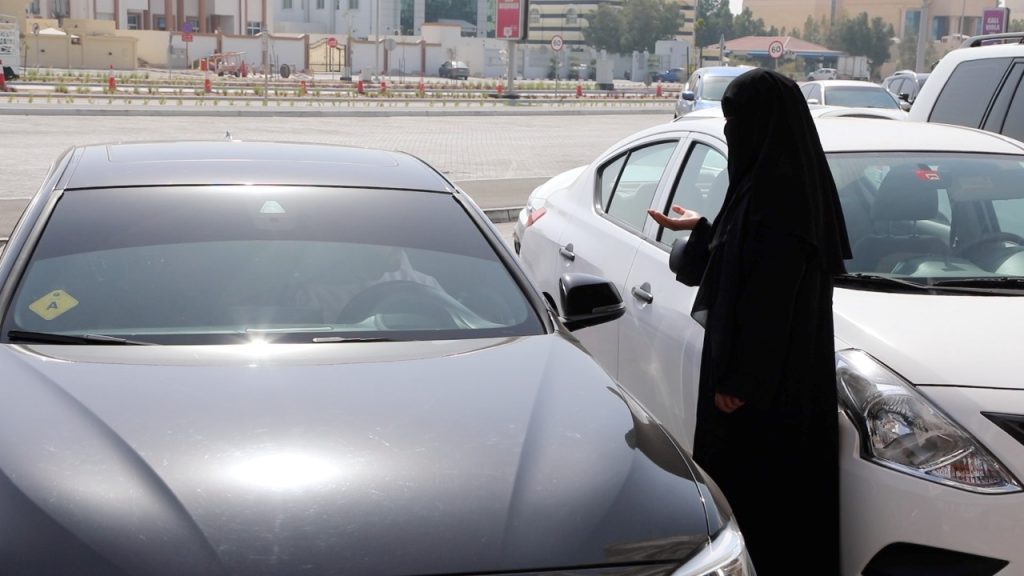 شرطة أبوظبي تحذر من التسول الإلكتروني وتحايل المتسولين