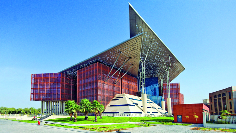 موظفة تختلس 328 ألف درهم ثمن ورق نفايات