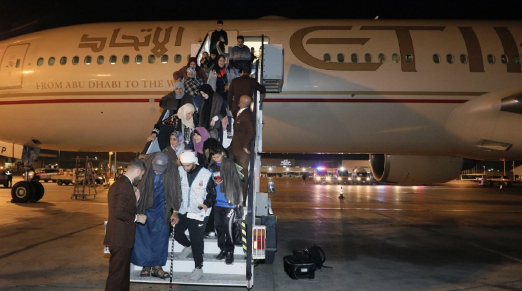 وصول الدفعة الـ 13 من الأطفال الفلسطينيين الجرحى ومرضى السرطان إلى الدولة