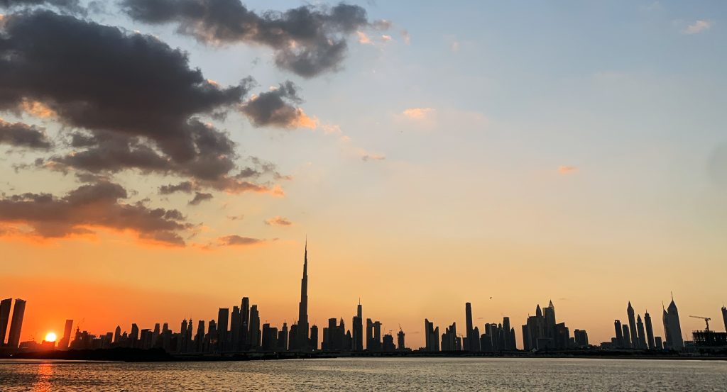 الطقس الأحد.. غائم جزئياً واحتمالية سقوط أمطار خفيفة