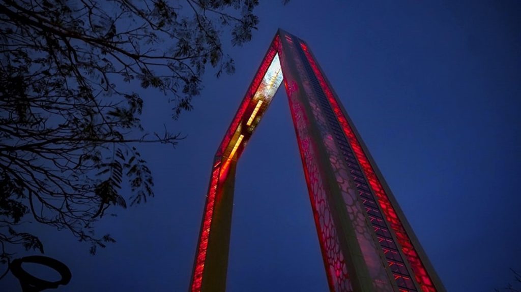 “الصحة” تضيء معالم بارزة باللون الأحمر للتوعية بمرض الدرن