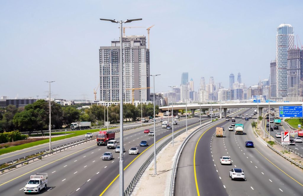 «طرق دبي» تنجز توسعة شارع راس الخور من تقاطع بوكدره