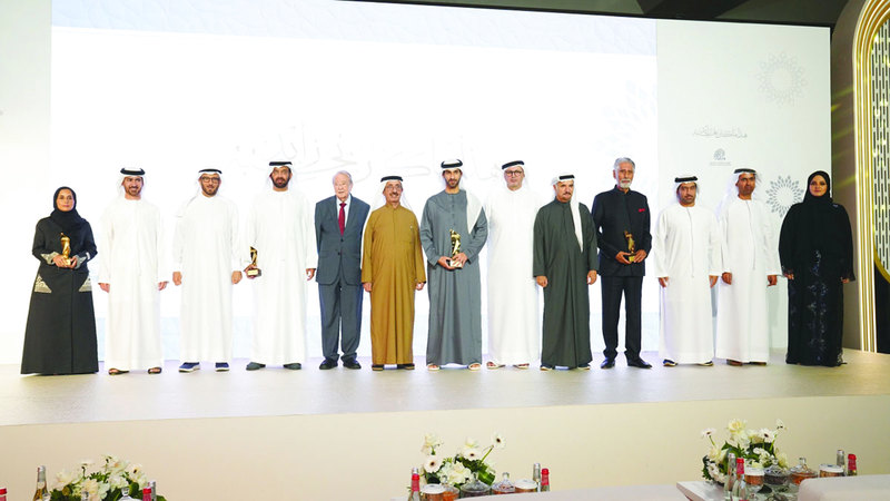 حشر آل مكتوم يكرّم الفائزين بجائزة «وطني الإمارات للعمل الإنساني»