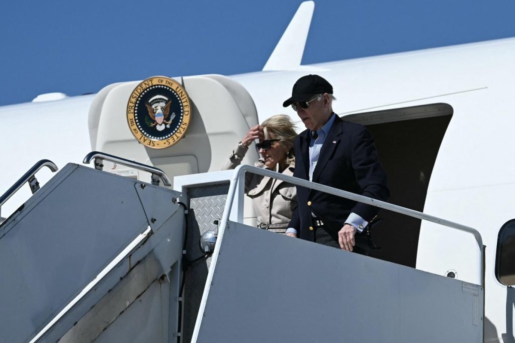 تقرير يكشف فضيحة سرقة مقتنيات طائرة الرئيس الأميركي.. والبيت الأبيض يحذر المعنيين