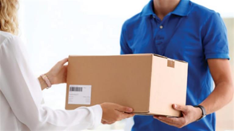 إمرأة تتفاجئ بحيوان خطير داخل طلب عن طريق النت- لن تتوقعه ماذا وجدت