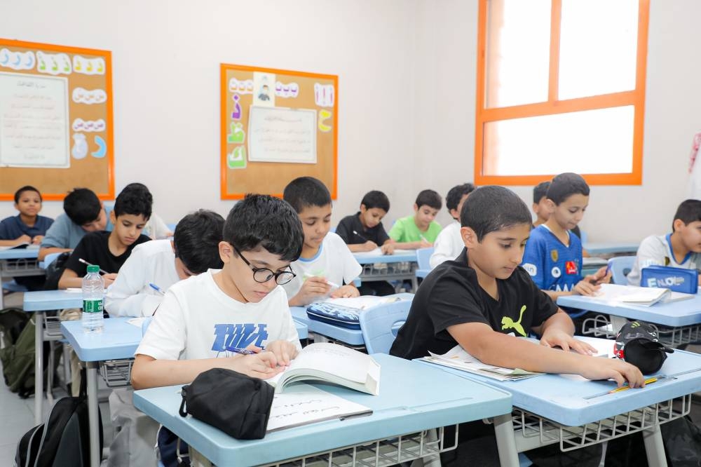 انطلاقة آخر الفصول الدراسية وتطبيق البصمة للموظفين.. اليوم