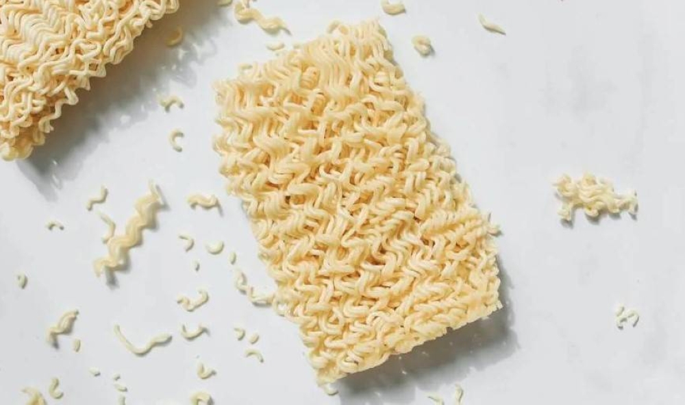 5 أضرار عند الإكثار من تناول الأندومي