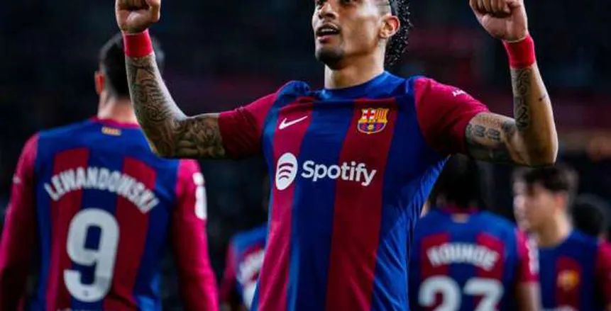 برشلونة يعبر لاس بالماس بصعوبة ويواصل مطاردة ريال مدريد على الصدارة