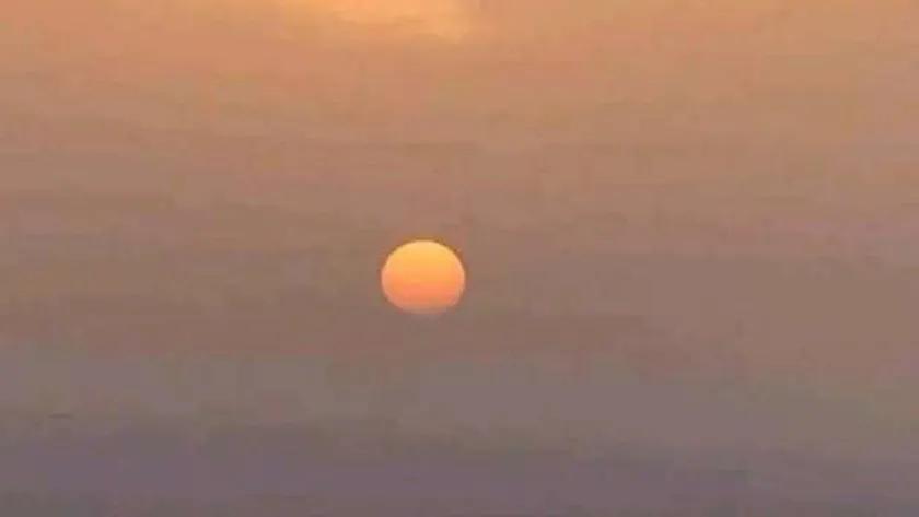 تحري ليلة القدر في شروق يوم 21 رمضان.. هل تحققت علاماتها؟ (فيديو وصور)