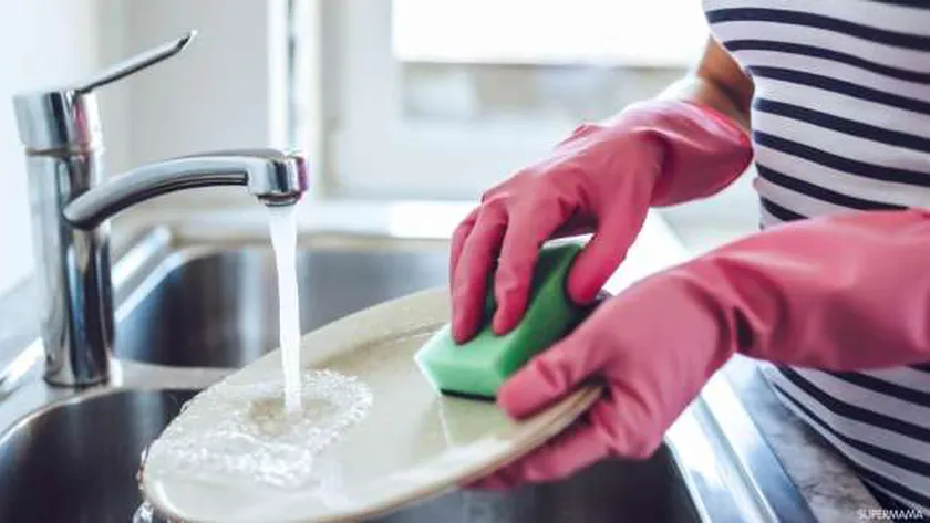 «من غير تعب ولا كركبة».. أسهل طريقة لغسيل المواعين بعد عزومات شهر رمضان