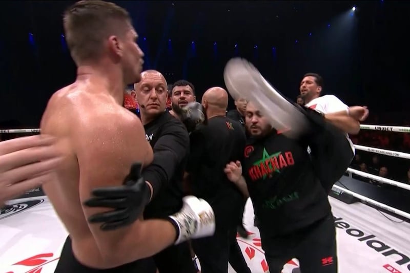 “غلوري” توقف المغربي بن صديق لستة أشهر