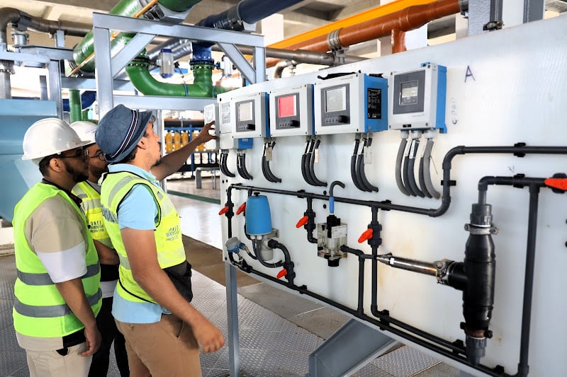 خبراء يدعون إلى “تقليص الطلب” مع تسريع مشاريع تحلية المياه في المغرب