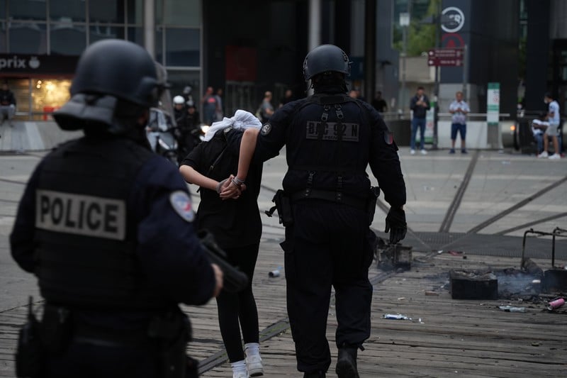 قتل شاب يطلق مواجهات مع أمن باريس