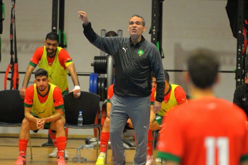 الدكيك يستدعي 14 لاعبا إلى “منتخب القاعة”