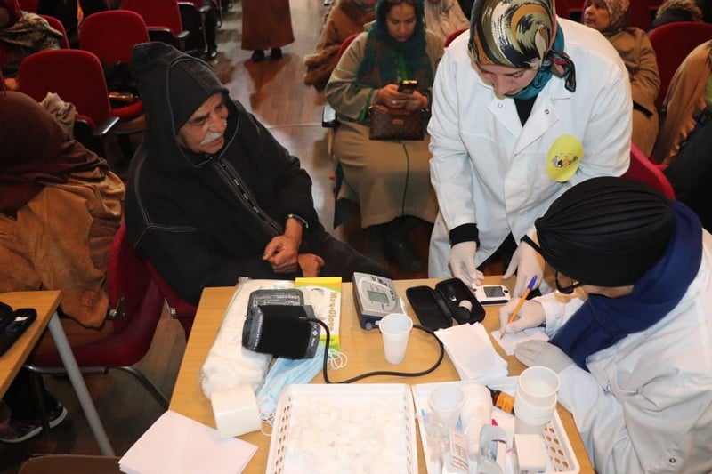 حملة طبية تقدم خدمات في مدينة خريبكة