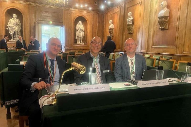 نقاش باريسي يهتم بآثار موقع “ليكسوس”