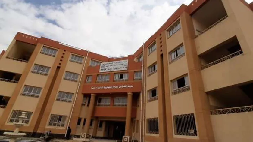 «التعليم» تواجه الكثافة الطلابية بمشروعات ضخمة بالمدارس في 10 سنوات