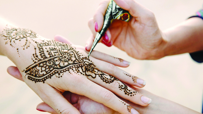 تحذير من الحناء وصبغات الشعر مجهولة المصدر