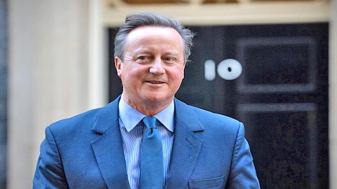 وزير خارجية بريطانيا ديفيد كامرون يعيد بناء سمعته ويلمع صورته بعد بريكست