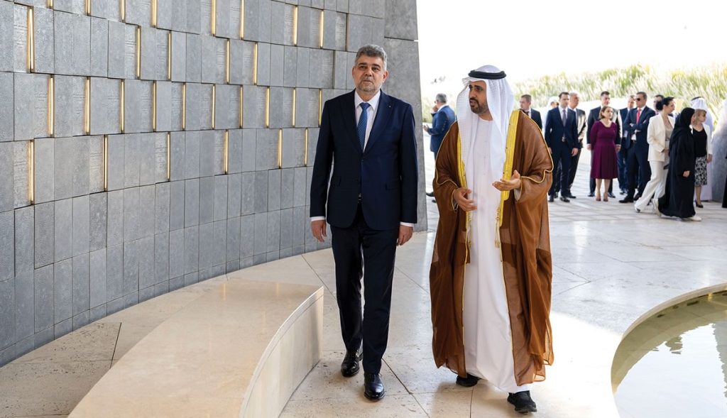 ذياب بن محمد بن زايد يستقبل رئيس وزراء رومانيا في واحة الكرامة