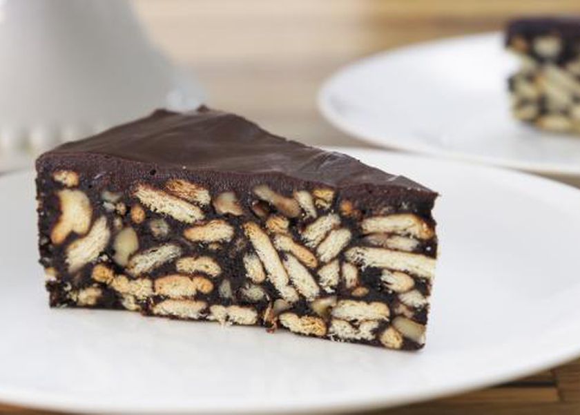 طريقة سريعة لعمل حلوى الليزي كيك دون فرن.. «لو عندك بواقي بسكوت العيد»