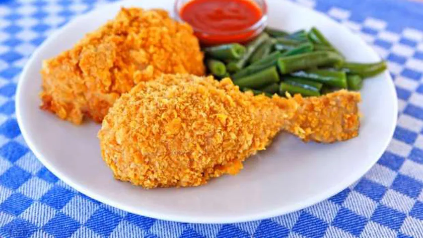 «لو عندك بواقي فراخ».. طريقة عمل تشيكن فرايد مثل المطاعم