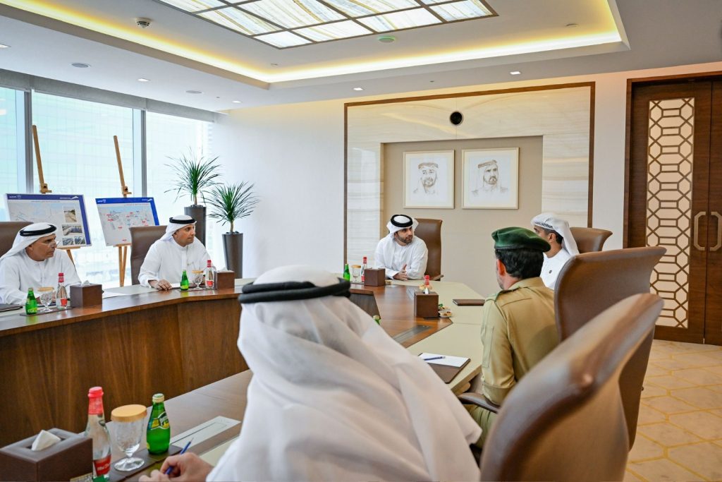 اللجنة العليا لإدارة الطوارئ والكوارث في دبي تستعرض خطة متكاملة للتعامل مع التأثيرات المحتملة للتقلبات الجوية في الإمارة