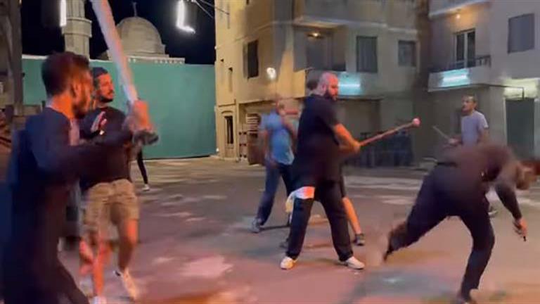 أندرو ماكنزي مع محمد ممدوح في مشهد خطر من كواليس “شقو” في عيد الفطر