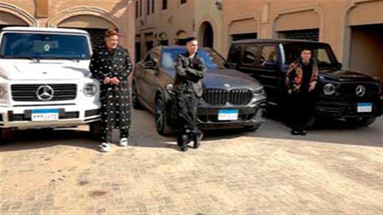 بعد أزمة سياراتهم الفارهة .. كم حقق كليب الثلاثي عمر كمال وبيكا وشاكوش “أنا في البلد عضمة”