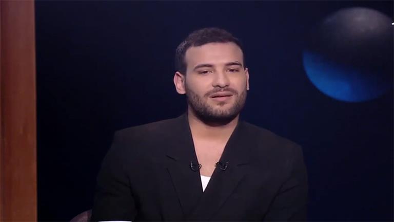 مسلم: “عمرو دياب صوته عادي وحسين الجسمي أقوى منه”