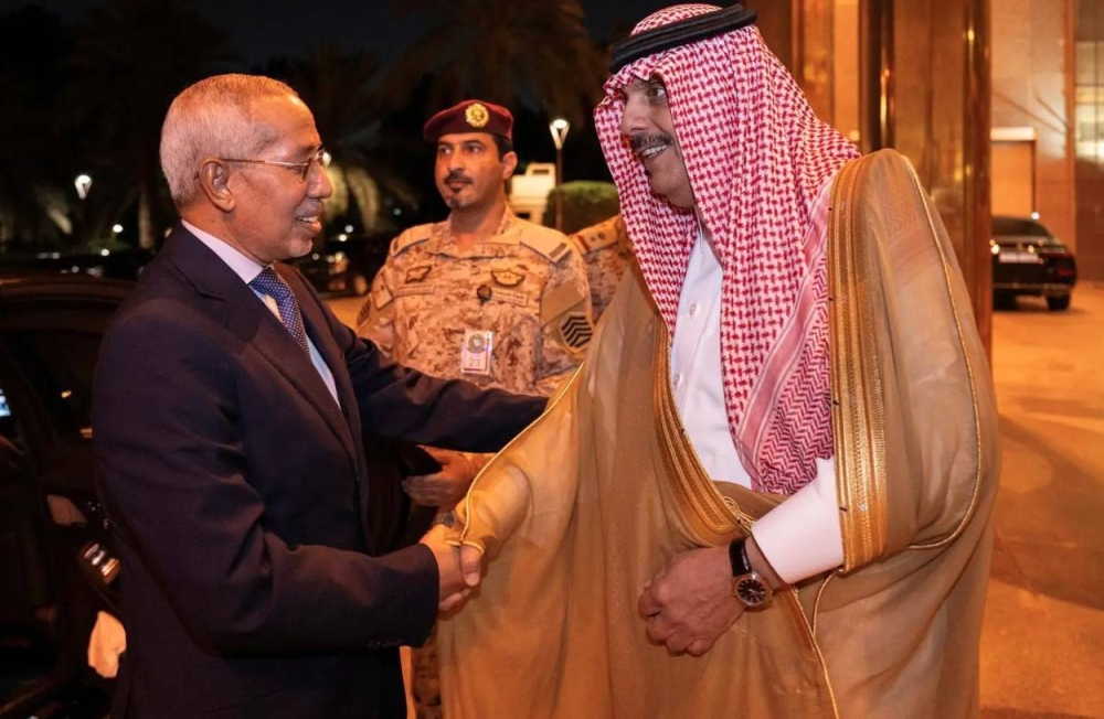 نائب وزير الدفاع يلتقي وزير الدفاع الوطني الموريتاني