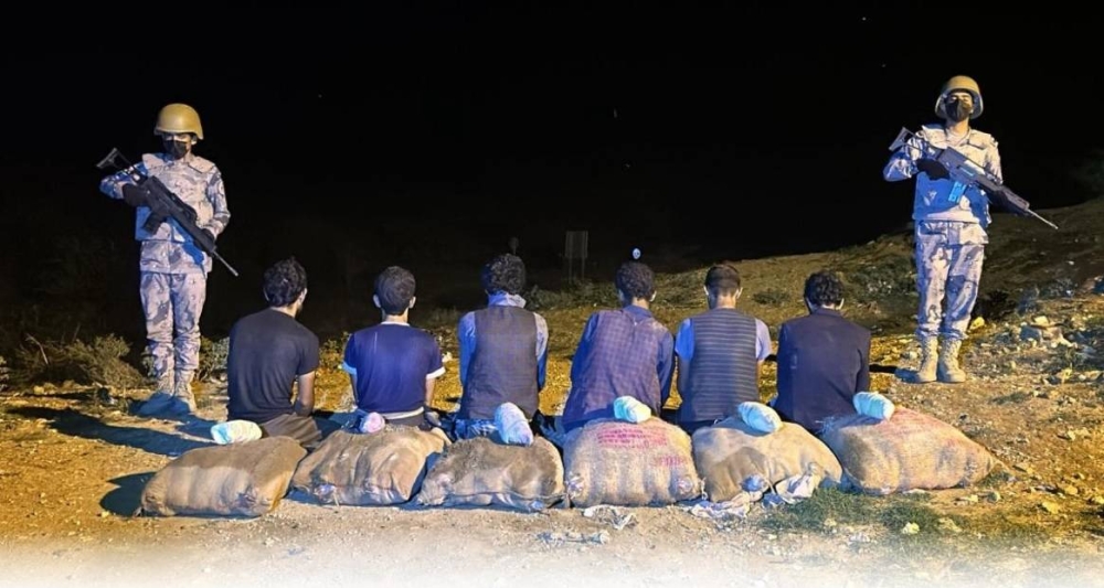 جازان: القبض على 6 مخالفين لنظام الحدود لتهريبهم 90 كيلوجراماً من نبات القات