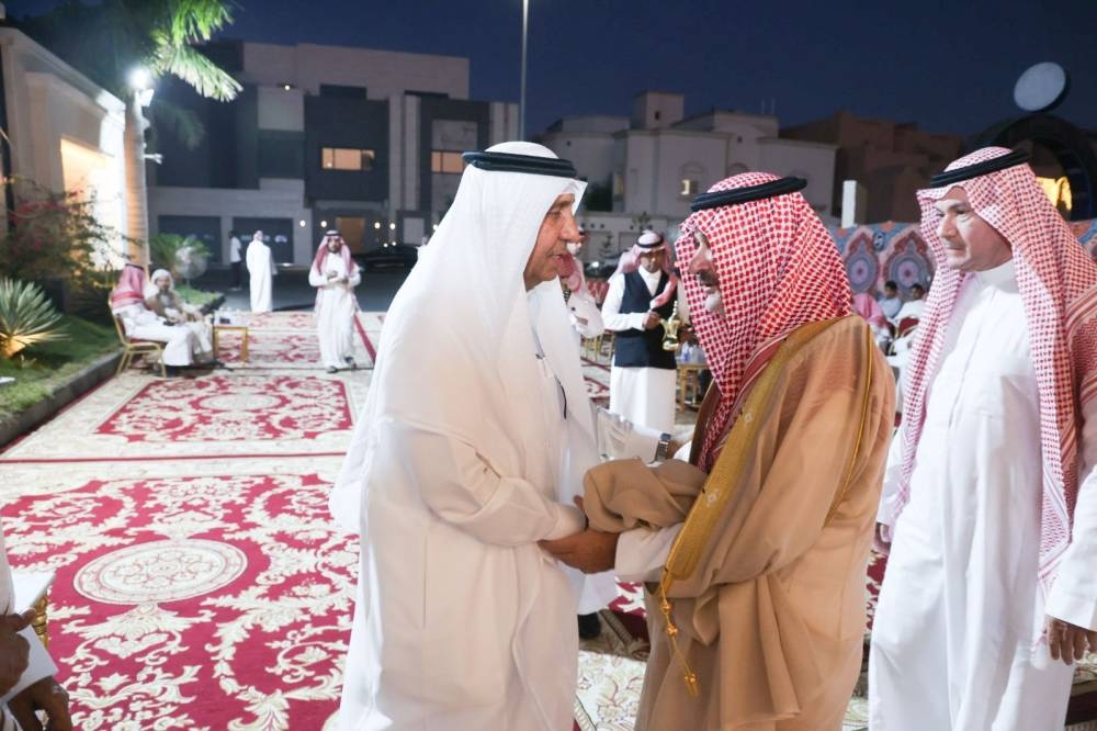 أمراء ومسؤولون يعزون آل السعدي في فقيدتهم