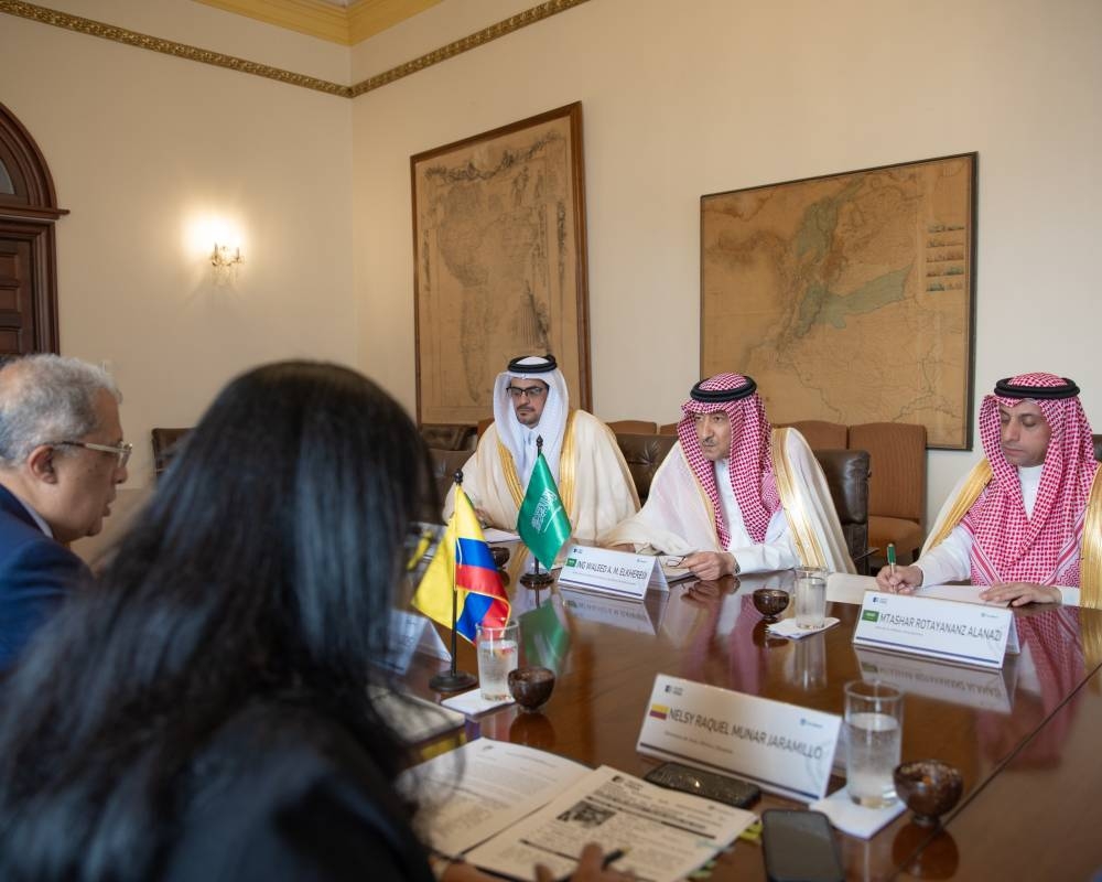 نائب وزير الخارجية ونظيره الكولومبي يستعرضان العلاقات الثنائية بين البلدين