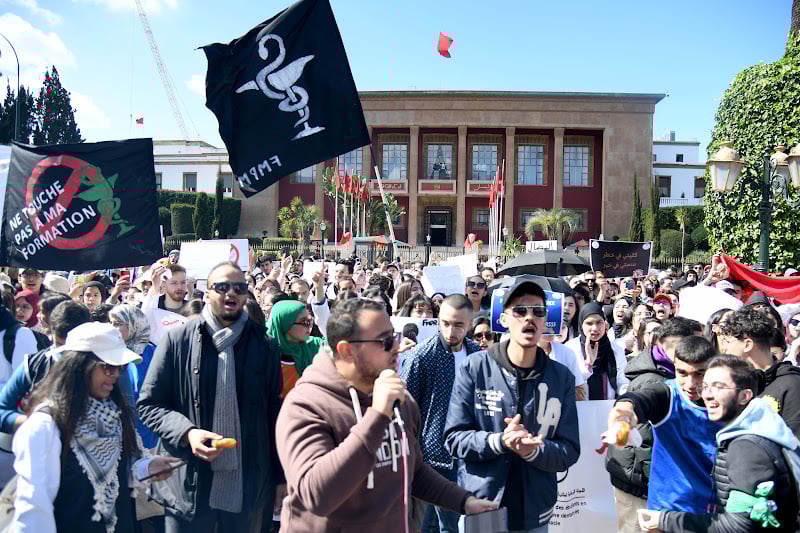 طلبة الطب والصيدلة يؤجلون مسيرة وطنية