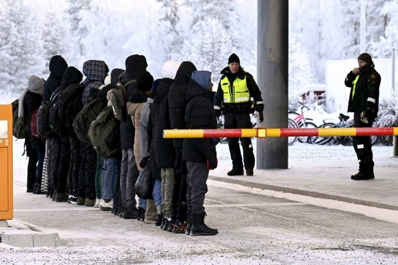 سلطات روسيا ترحل مهاجرين مغاربة