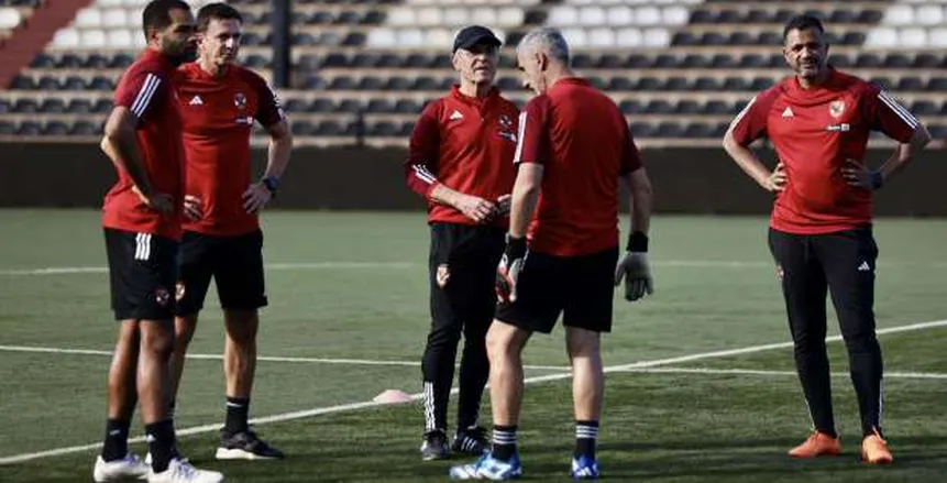 حل وحيد لعودة قندوسي للأهلي في الموسم الجديد